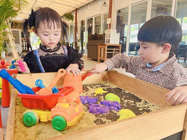 ★彰化●哈比雪兒親子餐廳*有大草皮遊戲區、小火車、餵魚區,不 ★彰化●哈比雪兒親子餐廳*有大草皮遊戲區、小火車、餵魚區,不