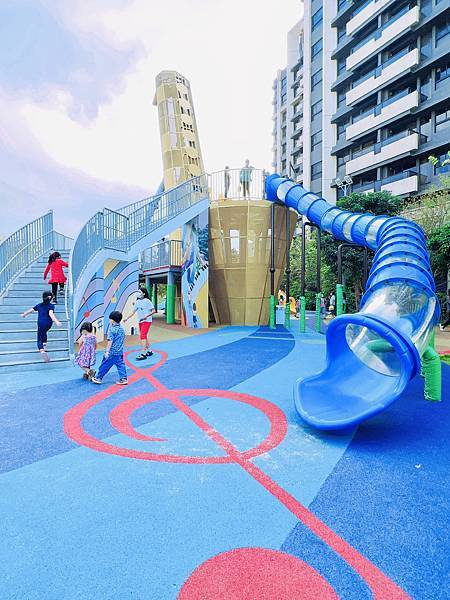 ★苗栗●頭份*音樂公園*七公尺高的薩克斯風特色公園,好玩又放 ★苗栗●頭份*音樂公園*七公尺高的薩克斯風特色公園,好玩又放
