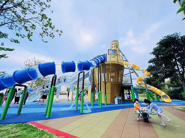 ★苗栗●頭份*音樂公園*七公尺高的薩克斯風特色公園,好玩又放 ★苗栗●頭份*音樂公園*七公尺高的薩克斯風特色公園,好玩又放