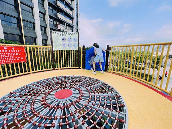 ★苗栗●頭份*音樂公園*七公尺高的薩克斯風特色公園,好玩又放 ★苗栗●頭份*音樂公園*七公尺高的薩克斯風特色公園,好玩又放