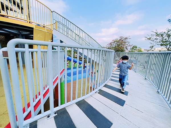 ★苗栗●頭份*音樂公園*七公尺高的薩克斯風特色公園,好玩又放 ★苗栗●頭份*音樂公園*七公尺高的薩克斯風特色公園,好玩又放