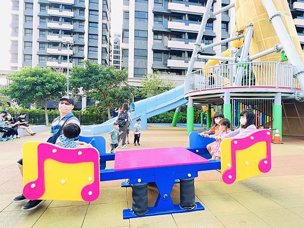 ★苗栗●頭份*音樂公園*七公尺高的薩克斯風特色公園,好玩又放 ★苗栗●頭份*音樂公園*七公尺高的薩克斯風特色公園,好玩又放