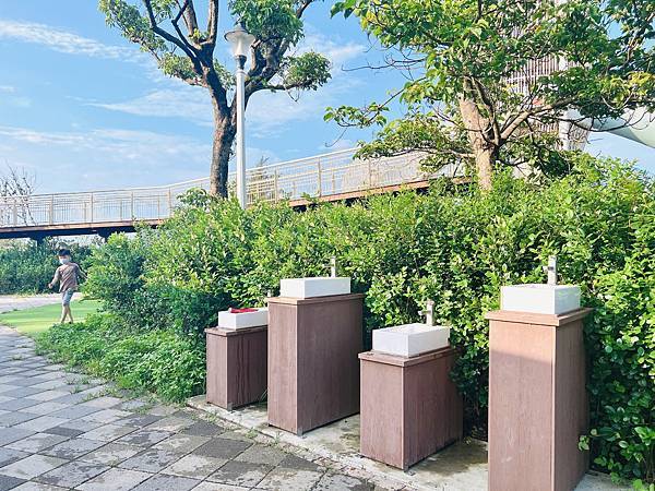 ★桃園●觀音＊水之丘特色公園＊來趣玩藍白色系度假風的滑水道，