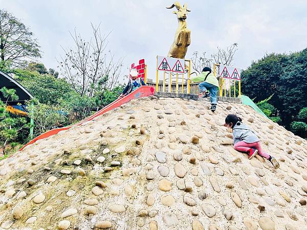 ★桃園●羊世界牧場＆勇伯台灣羊餐廳＊國小以下免費入園，花百元