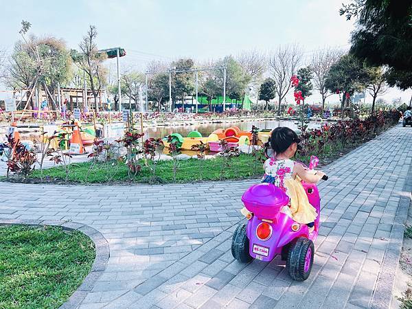 ★彰化●長頸鹿休閒農場*週末限定親子點,親子手搖船、電動車、 ★彰化●長頸鹿休閒農場*週末限定親子點,親子手搖船、電動車、