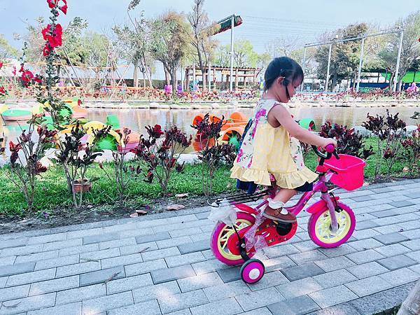 ★彰化●長頸鹿休閒農場＊週末限定親子點，親子手搖船、電動車、