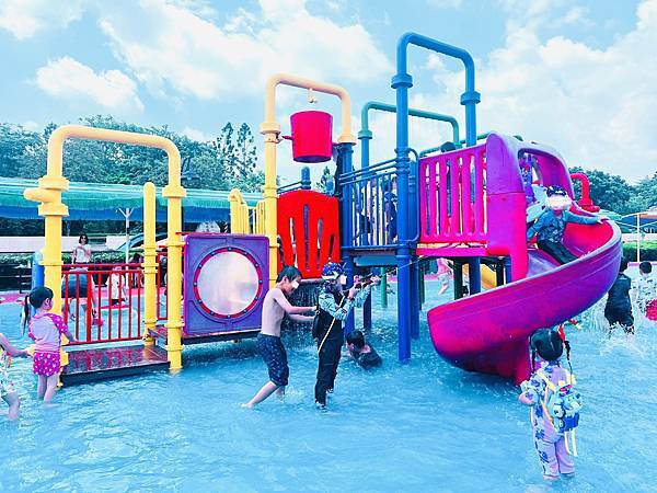 ★嘉義●竹崎*竹崎親水公園*夏日限定免費玩水景點,有大水桶、 ★嘉義●竹崎*竹崎親水公園*夏日限定免費玩水景點,有大水桶、