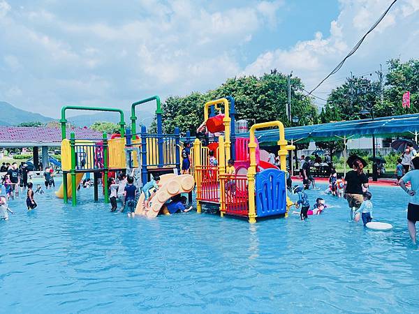 ★嘉義●竹崎*竹崎親水公園*夏日限定免費玩水景點,有大水桶、 ★嘉義●竹崎*竹崎親水公園*夏日限定免費玩水景點,有大水桶、