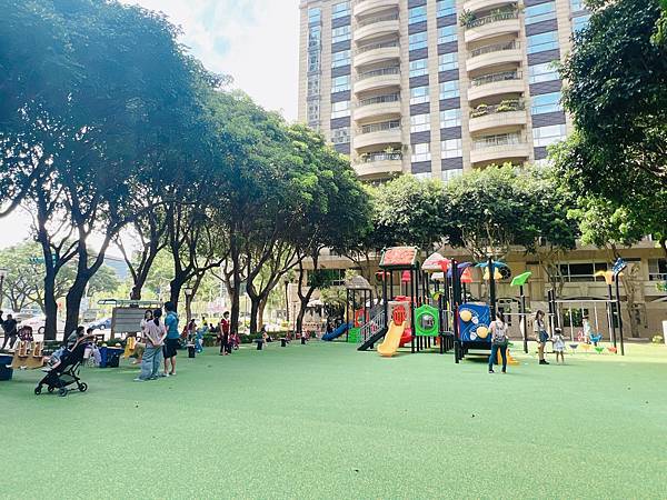 ★桃園★同安親子公園＊鄰近全台最美圖書館的小綠地，溜滑梯、立