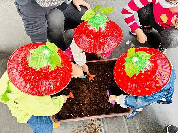 ★台北親子景點推薦★內湖草莓園-碧山路49號*2024年草莓 ★台北親子景點推薦★內湖草莓園-碧山路49號*2024年草莓