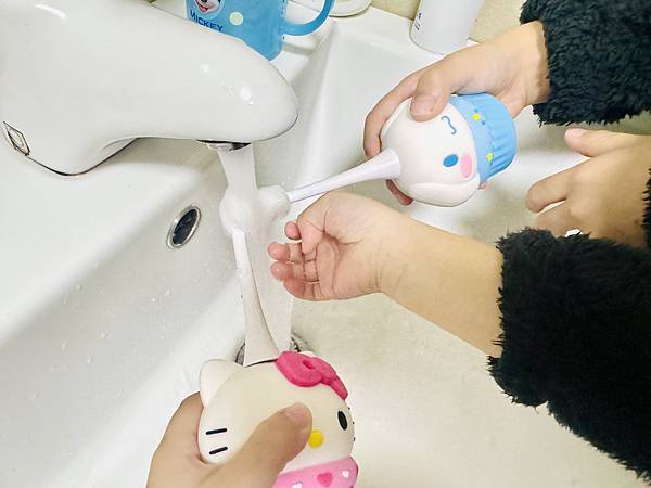 ★好物推薦★ NETTEC--U型兒童電動牙刷(KITTY  ★好物推薦★ NETTEC--U型兒童電動牙刷(KITTY