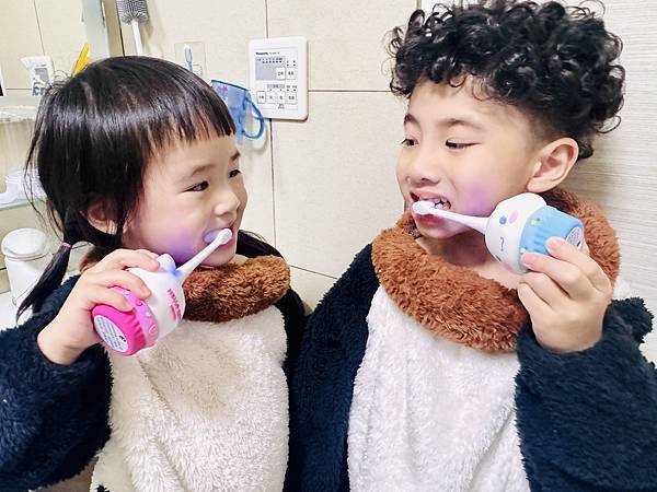 ★好物推薦★ NETTEC--U型兒童電動牙刷(KITTY  ★好物推薦★ NETTEC--U型兒童電動牙刷(KITTY