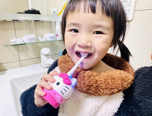 ★好物推薦★ NETTEC--U型兒童電動牙刷(KITTY  ★好物推薦★ NETTEC--U型兒童電動牙刷(KITTY