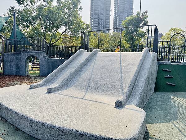 ★台北●大安區★隱藏在大安森林公園內的『森林之王兒童遊戲場』 ★台北●大安區★隱藏在大安森林公園內的『森林之王兒童遊戲場』