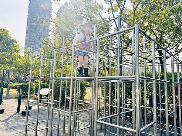 ★台北●大安區★隱藏在大安森林公園內的『森林之王兒童遊戲場』 ★台北●大安區★隱藏在大安森林公園內的『森林之王兒童遊戲場』