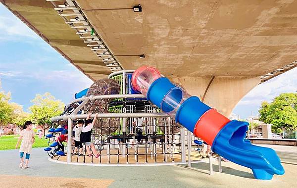 ★嘉義親子景點推薦★超吸睛飛碟機器人設計『番仔溝公園』,木造 ★嘉義親子景點推薦★超吸睛飛碟機器人設計『番仔溝公園』,木造