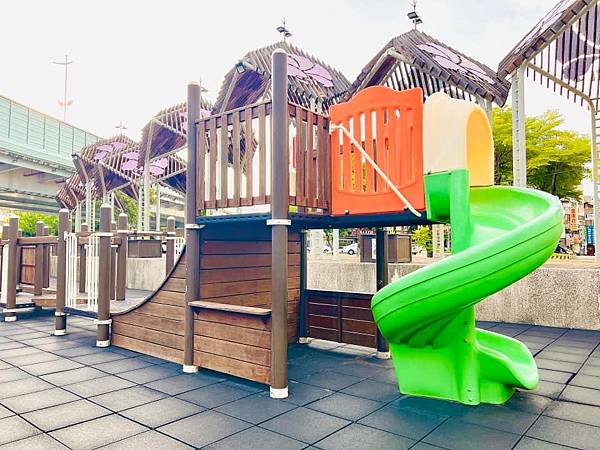 ★嘉義親子景點推薦★超吸睛飛碟機器人設計『番仔溝公園』,木造 ★嘉義親子景點推薦★超吸睛飛碟機器人設計『番仔溝公園』,木造