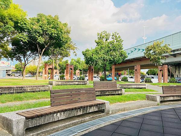 ★嘉義親子景點推薦★超吸睛飛碟機器人設計『番仔溝公園』,木造 ★嘉義親子景點推薦★超吸睛飛碟機器人設計『番仔溝公園』,木造