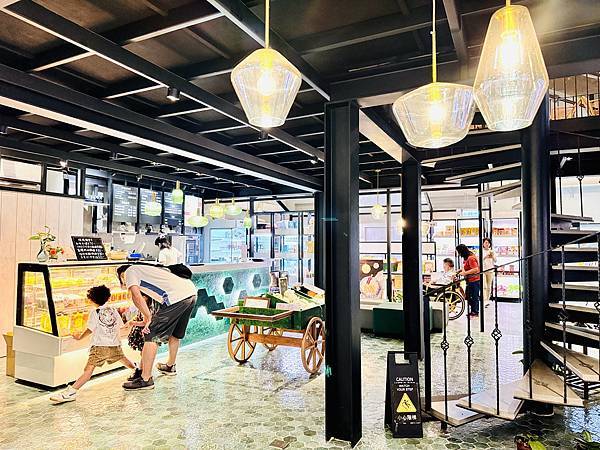 ★嘉義●中埔*中埔穀倉農創園區,全台唯一的穀倉星巴克、夢幻兒 ★嘉義●中埔*中埔穀倉農創園區,全台唯一的穀倉星巴克、夢幻兒