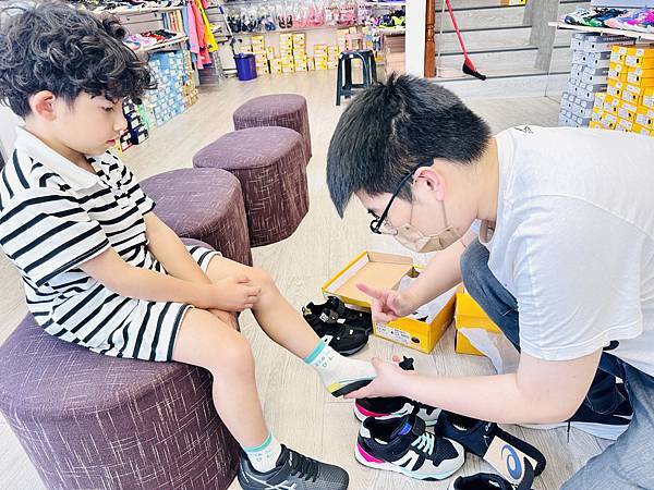 ★童鞋推薦★0~12歲鞋款最多最齊全的童鞋店『布布童鞋』,由 ★童鞋推薦★0~12歲鞋款最多最齊全的童鞋店『布布童鞋』,由