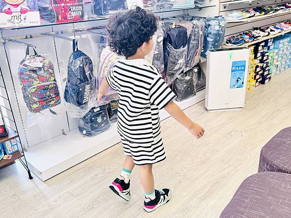 ★童鞋推薦★0~12歲鞋款最多最齊全的童鞋店『布布童鞋』,由 ★童鞋推薦★0~12歲鞋款最多最齊全的童鞋店『布布童鞋』,由