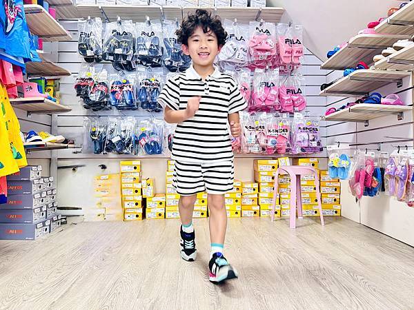 ★童鞋推薦★0~12歲鞋款最多最齊全的童鞋店『布布童鞋』,由 ★童鞋推薦★0~12歲鞋款最多最齊全的童鞋店『布布童鞋』,由