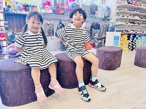 ★童鞋推薦★0~12歲鞋款最多最齊全的童鞋店『布布童鞋』,由 ★童鞋推薦★0~12歲鞋款最多最齊全的童鞋店『布布童鞋』,由