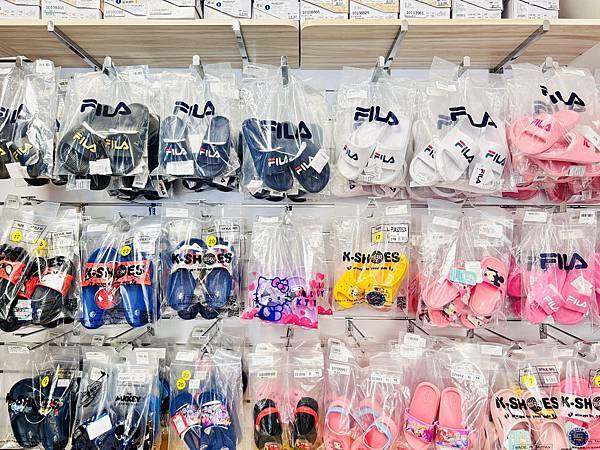 ★童鞋推薦★0~12歲鞋款最多最齊全的童鞋店『布布童鞋』,由 ★童鞋推薦★0~12歲鞋款最多最齊全的童鞋店『布布童鞋』,由