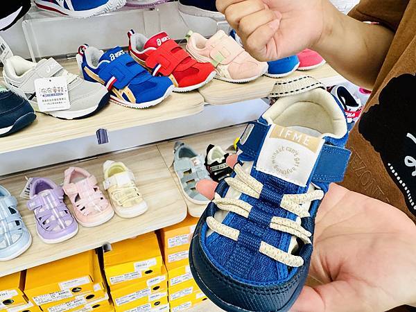 ★童鞋推薦★0~12歲鞋款最多最齊全的童鞋店『布布童鞋』,由 ★童鞋推薦★0~12歲鞋款最多最齊全的童鞋店『布布童鞋』,由