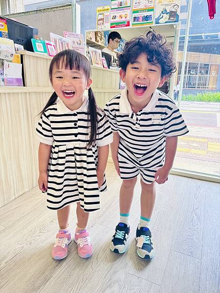 ★童鞋推薦★0~12歲鞋款最多最齊全的童鞋店『布布童鞋』,由 ★童鞋推薦★0~12歲鞋款最多最齊全的童鞋店『布布童鞋』,由