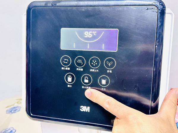 ★好物推薦★3M 4.5L免安裝三道式濾淨冷熱飲水機 L22 ★好物推薦★3M 4.5L免安裝三道式濾淨冷熱飲水機 L22