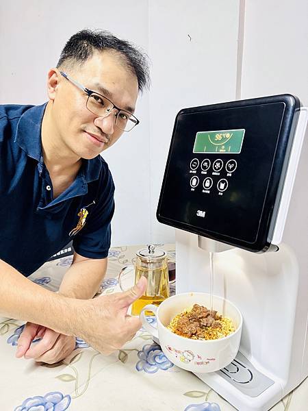 ★好物推薦★3M 4.5L免安裝三道式濾淨冷熱飲水機 L22 ★好物推薦★3M 4.5L免安裝三道式濾淨冷熱飲水機 L22