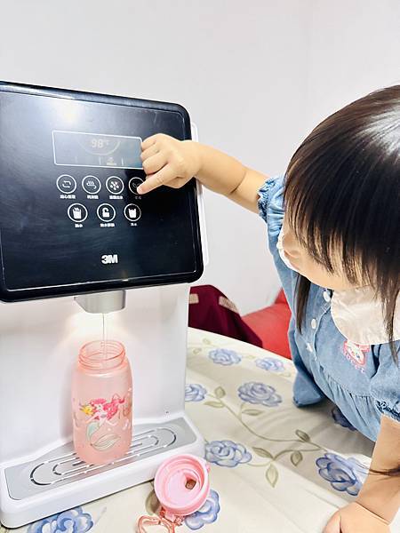 ★好物推薦★3M 4.5L免安裝三道式濾淨冷熱飲水機 L22 ★好物推薦★3M 4.5L免安裝三道式濾淨冷熱飲水機 L22