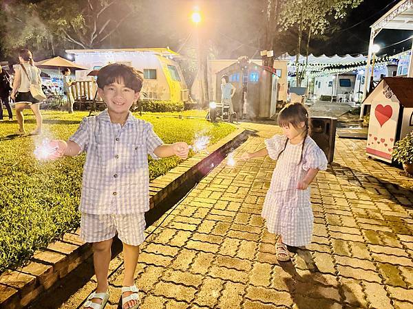 ★嘉義露營住宿推薦★『詩情花園渡假村』一泊二食豪華露營車只要 ★嘉義露營住宿推薦★『詩情花園渡假村』一泊二食豪華露營車只要