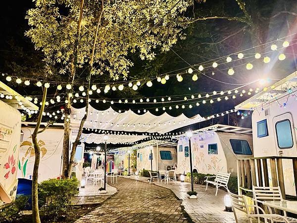 ★嘉義露營住宿推薦★『詩情花園渡假村』一泊二食豪華露營車只要 ★嘉義露營住宿推薦★『詩情花園渡假村』一泊二食豪華露營車只要