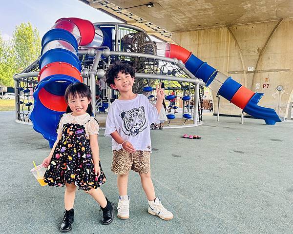 ★嘉義親子景點推薦★超吸睛飛碟機器人設計『番仔溝公園』,木造 ★嘉義親子景點推薦★超吸睛飛碟機器人設計『番仔溝公園』,木造