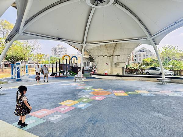 ★嘉義親子景點推薦★超吸睛飛碟機器人設計『番仔溝公園』,木造 ★嘉義親子景點推薦★超吸睛飛碟機器人設計『番仔溝公園』,木造