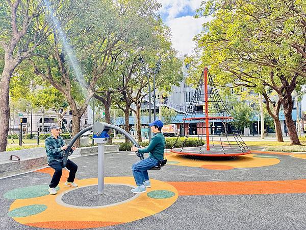 ★桃園親子景點推薦★桃園最新特色公園『龍潭運動公園』全面翻新 ★桃園親子景點推薦★桃園最新特色公園『龍潭運動公園』全面翻新