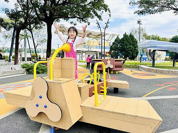 ★桃園親子景點推薦★桃園最新特色公園『龍潭運動公園』全面翻新 ★桃園親子景點推薦★桃園最新特色公園『龍潭運動公園』全面翻新