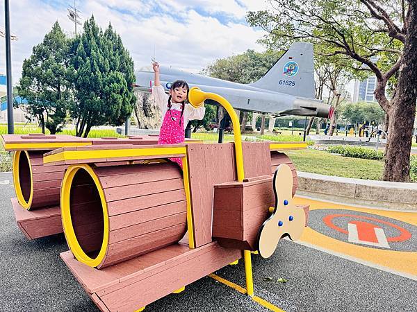 ★桃園親子景點推薦★桃園最新特色公園『龍潭運動公園』全面翻新 ★桃園親子景點推薦★桃園最新特色公園『龍潭運動公園』全面翻新