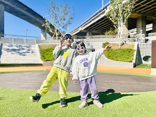 ★桃園親子景點推薦★桃園最新特色遊戲場『平鎮運動公園』,全新 ★桃園親子景點推薦★桃園最新特色遊戲場『平鎮運動公園』,全新