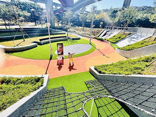 ★桃園親子景點推薦★桃園最新特色遊戲場『平鎮運動公園』,全新 ★桃園親子景點推薦★桃園最新特色遊戲場『平鎮運動公園』,全新