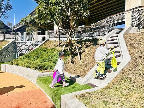 ★桃園親子景點推薦★桃園最新特色遊戲場『平鎮運動公園』,全新 ★桃園親子景點推薦★桃園最新特色遊戲場『平鎮運動公園』,全新