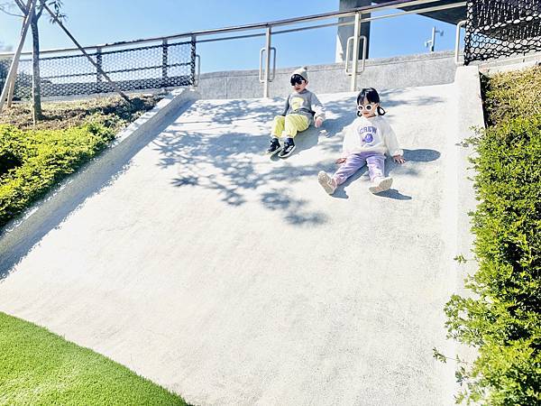 ★桃園親子景點推薦★桃園最新特色遊戲場『平鎮運動公園』,全新 ★桃園親子景點推薦★桃園最新特色遊戲場『平鎮運動公園』,全新