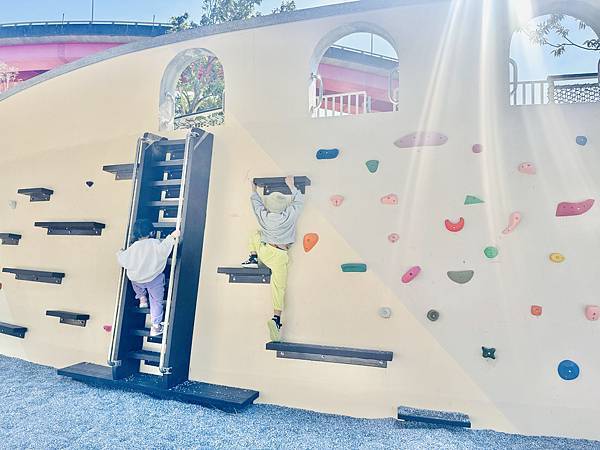 ★桃園親子景點推薦★桃園最新特色遊戲場『平鎮運動公園』,全新 ★桃園親子景點推薦★桃園最新特色遊戲場『平鎮運動公園』,全新