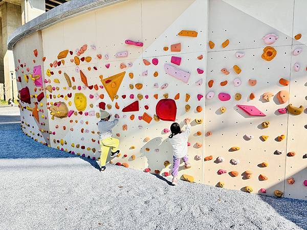 ★桃園親子景點推薦★桃園最新特色遊戲場『平鎮運動公園』,全新 ★桃園親子景點推薦★桃園最新特色遊戲場『平鎮運動公園』,全新