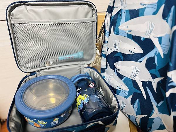 ★育兒好物開箱★ Wildkin 入學三寶推薦:夢幻睡袋、兒 ★育兒好物開箱★ Wildkin 入學三寶推薦:夢幻睡袋、兒