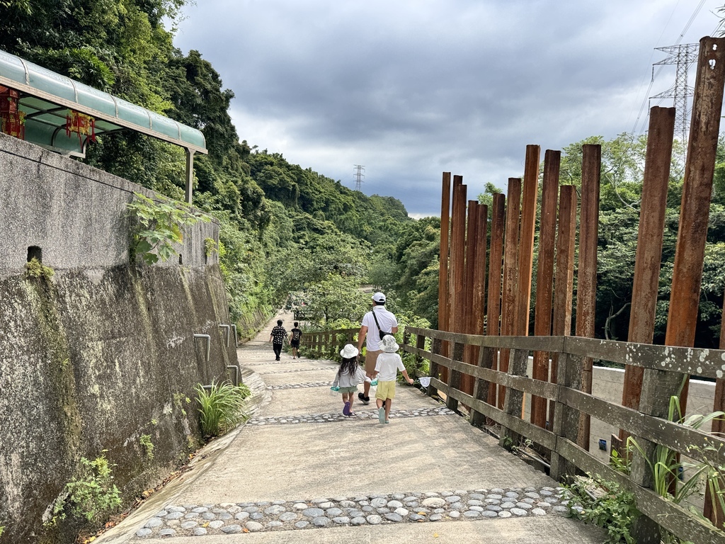 ★桃園親子景點推薦★『千層瀑布』夏日消暑秘境,免上山就能抵達 ★桃園親子景點推薦★『千層瀑布』夏日消暑秘境,免上山就能抵達
