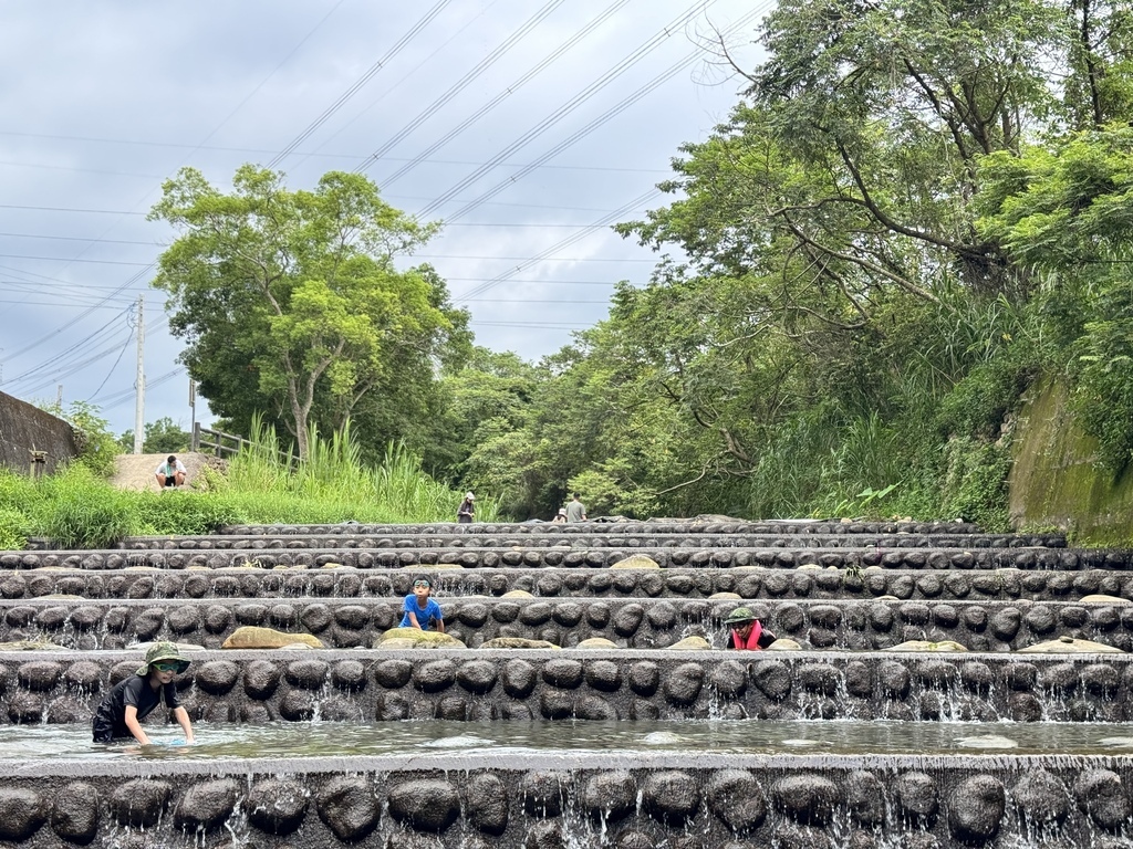 ★桃園親子景點推薦★『千層瀑布』夏日消暑秘境,免上山就能抵達 ★桃園親子景點推薦★『千層瀑布』夏日消暑秘境,免上山就能抵達