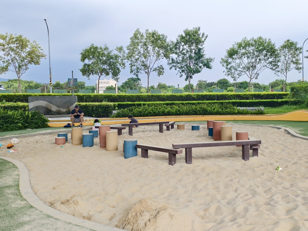 ★彰化親子景點推薦★田中滑步車公園,隱藏在高鐵橋下放電秘境, ★彰化親子景點推薦★田中滑步車公園,隱藏在高鐵橋下放電秘境,